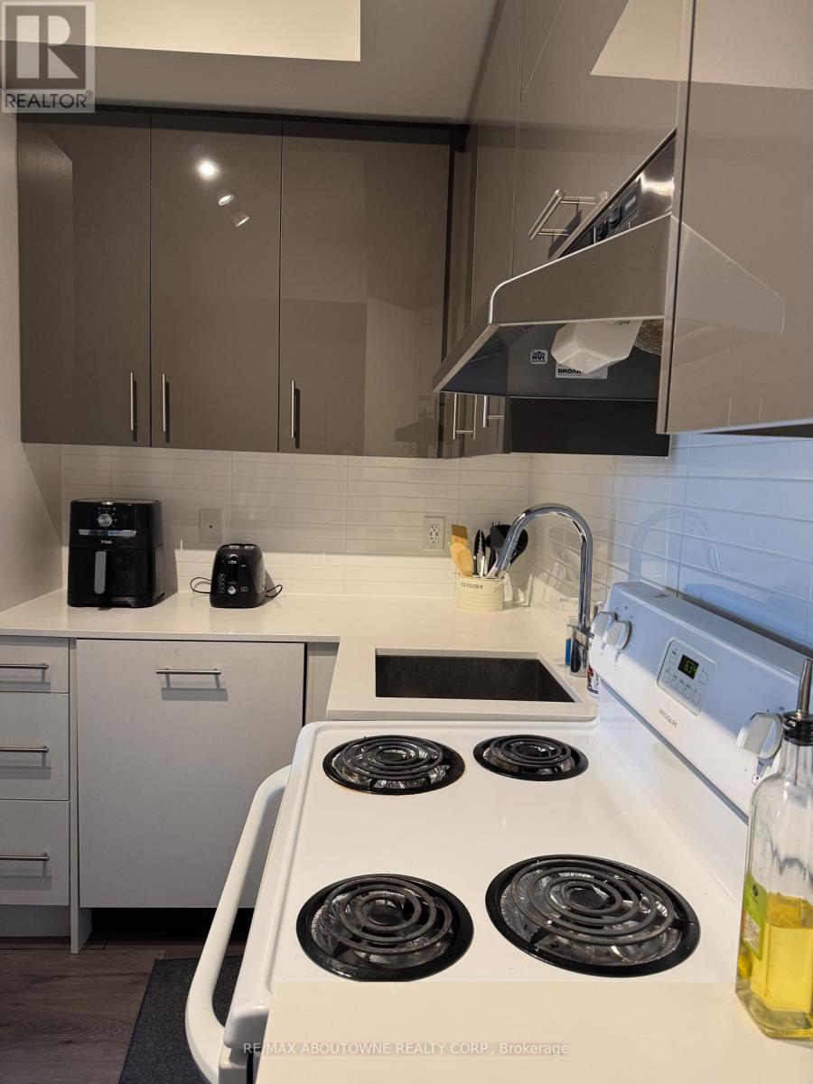 902 - 180 Fairview Mall Drive, Toronto, Ontario  M2J 5A7 - Photo 2 - C12446277