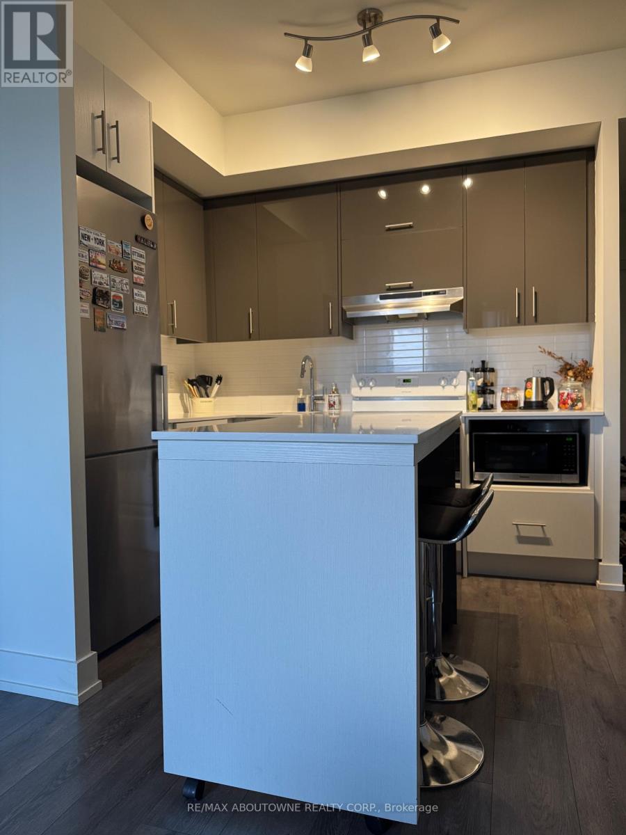 902 - 180 Fairview Mall Drive, Toronto, Ontario  M2J 5A7 - Photo 3 - C12446277