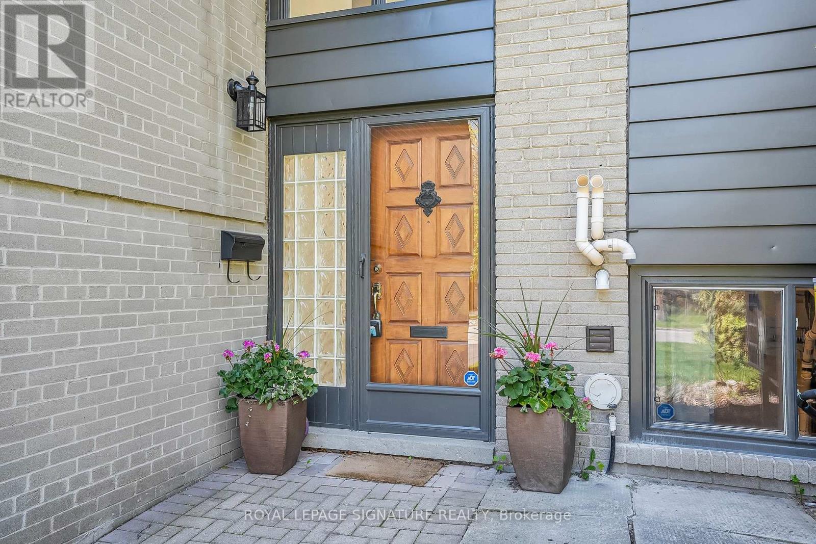 136 Three Valleys Drive, Toronto, Ontario  M3A 3B9 - Photo 2 - C12446285