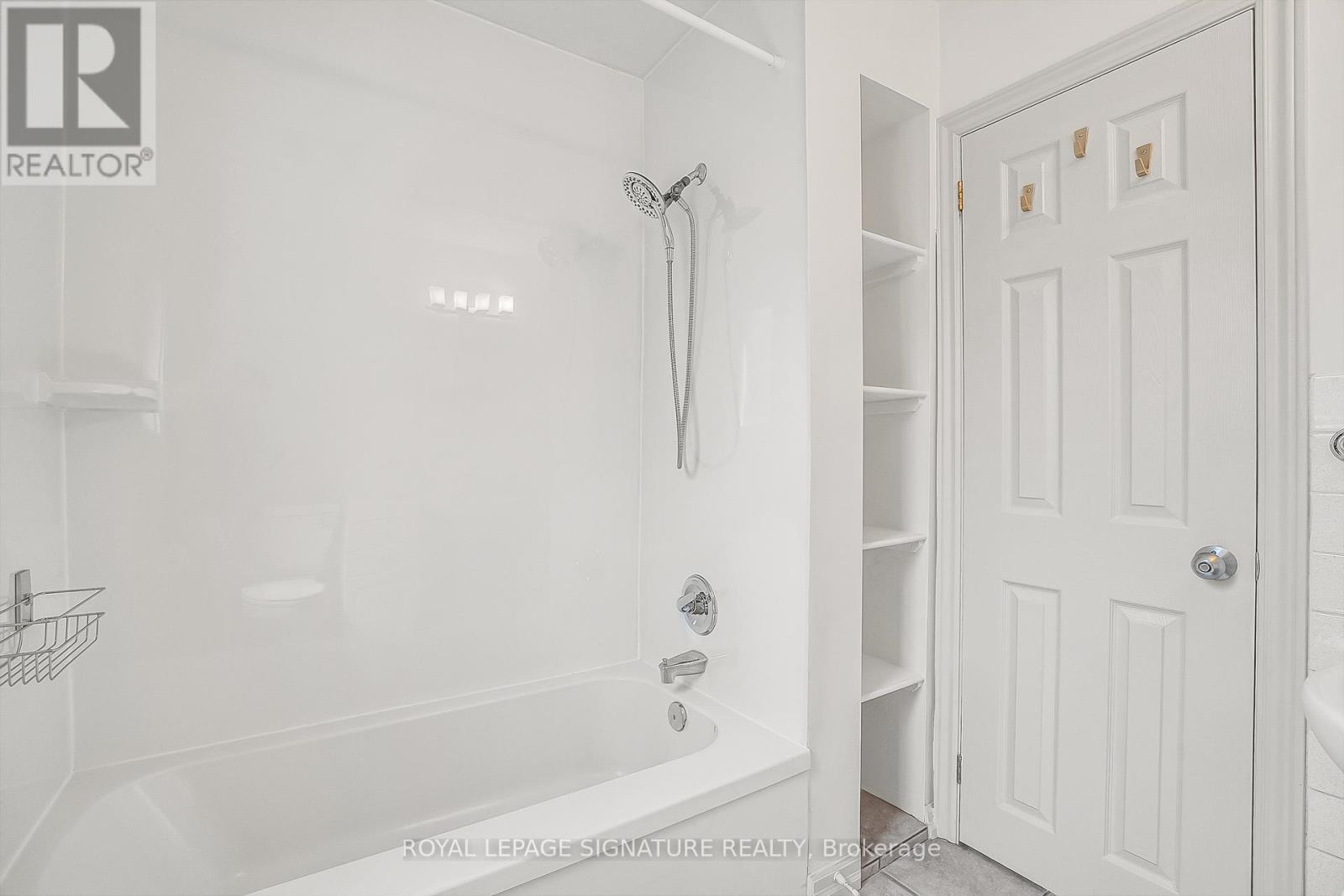 136 Three Valleys Drive, Toronto, Ontario  M3A 3B9 - Photo 33 - C12446285