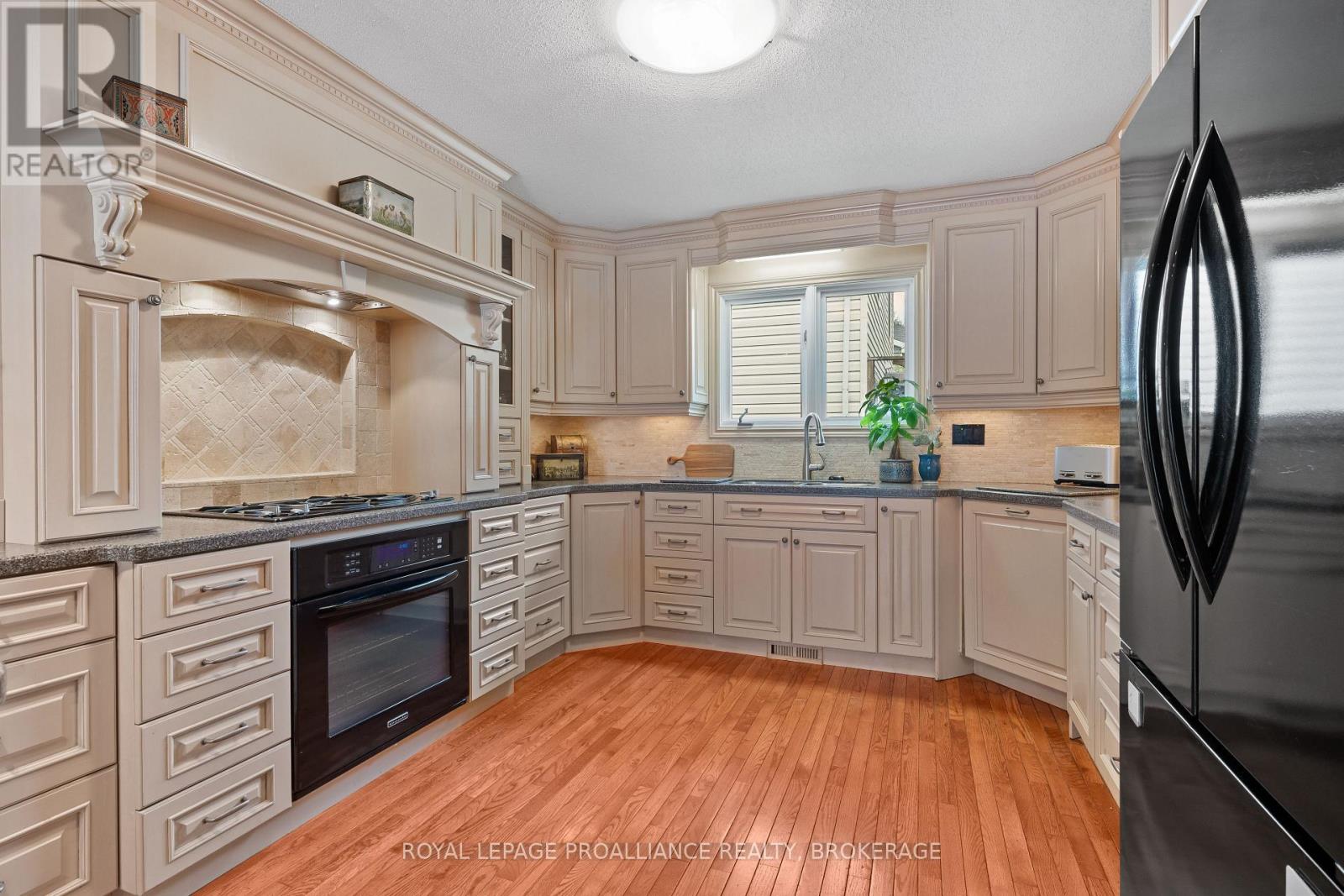 605 Arthur Street, Gananoque, Ontario  K7G 3C5 - Photo 24 - X12446392