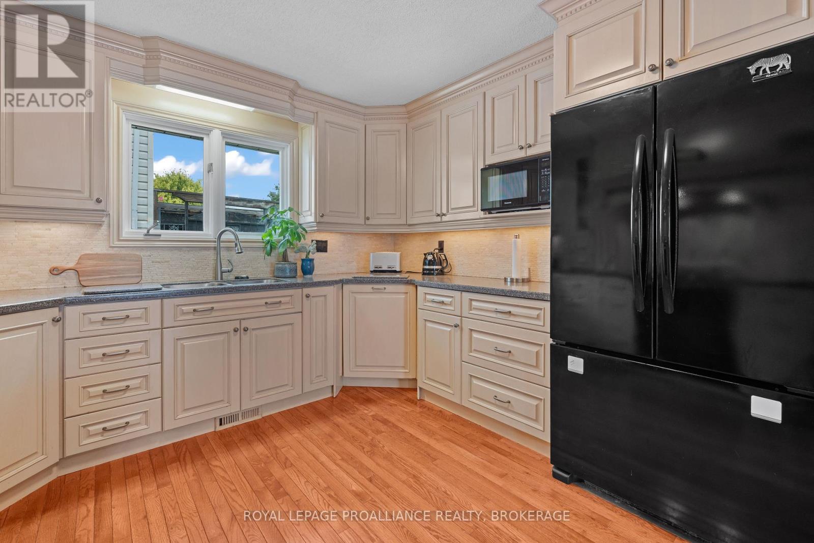 605 Arthur Street, Gananoque, Ontario  K7G 3C5 - Photo 26 - X12446392