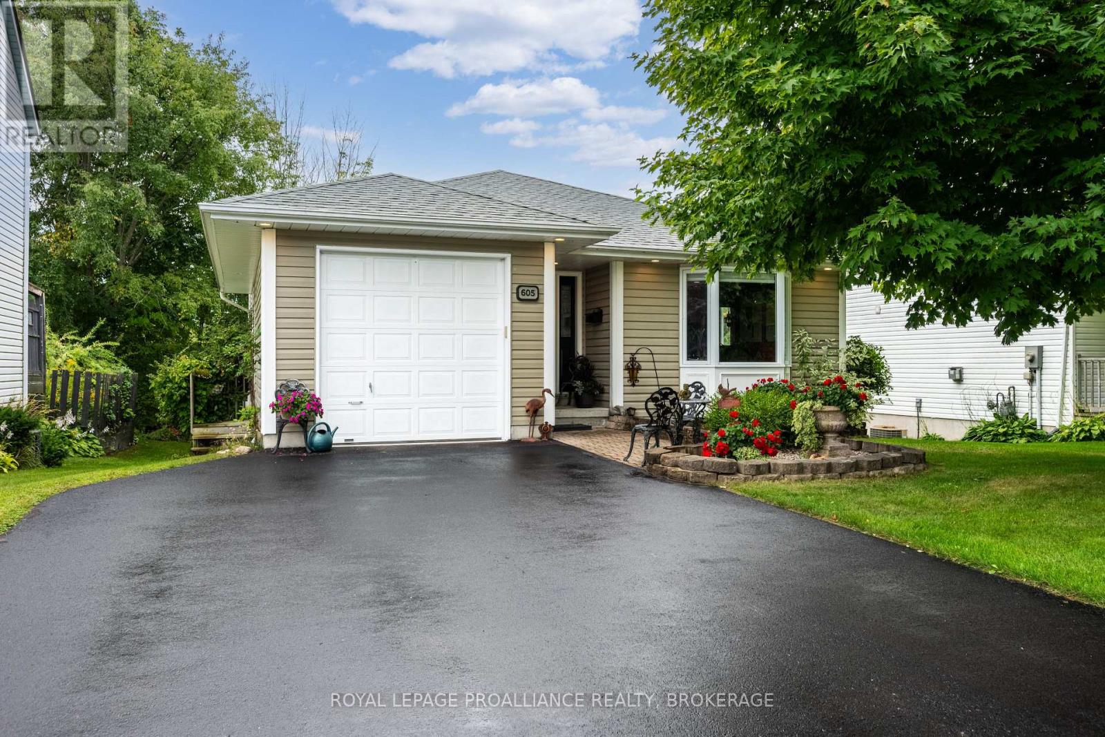 605 Arthur Street, Gananoque, Ontario  K7G 3C5 - Photo 3 - X12446392
