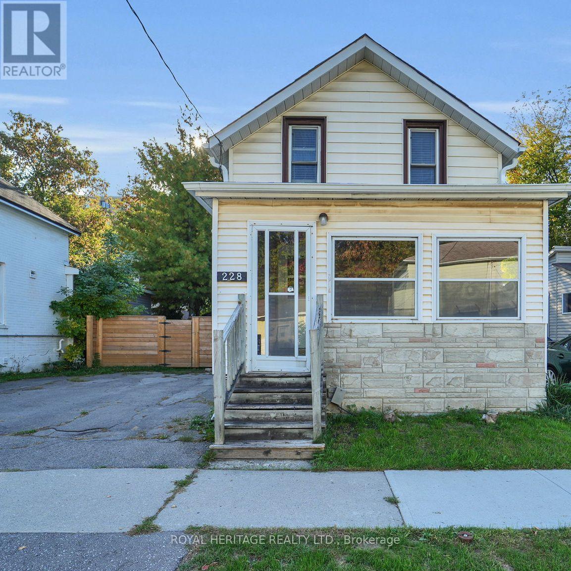 228 Court Street, Oshawa, Ontario  L1H 4W7 - Photo 1 - E12446258