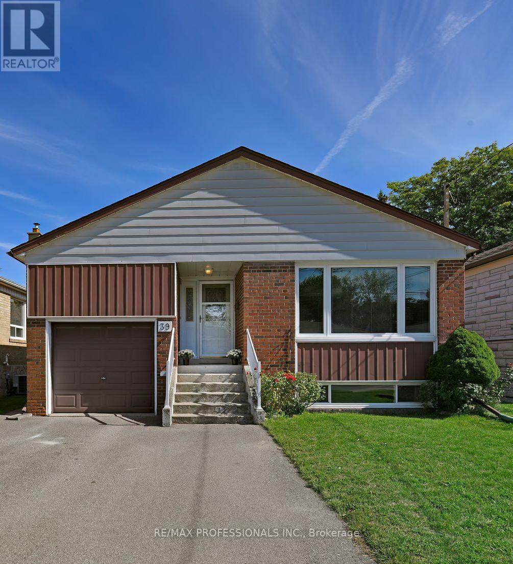 39 Montvale Drive, Toronto (Cliffcrest), Ontario  M1M 3E5 - Photo 1 - E12446264