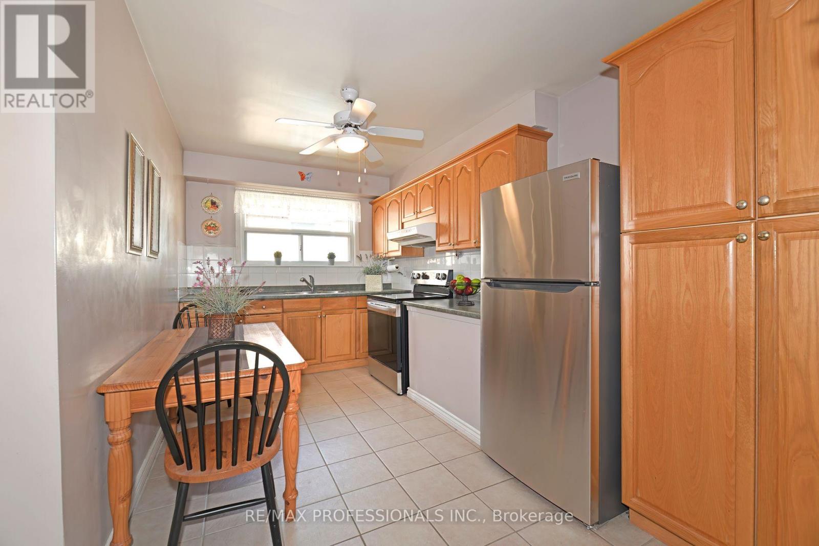 39 Montvale Drive, Toronto (Cliffcrest), Ontario  M1M 3E5 - Photo 10 - E12446264
