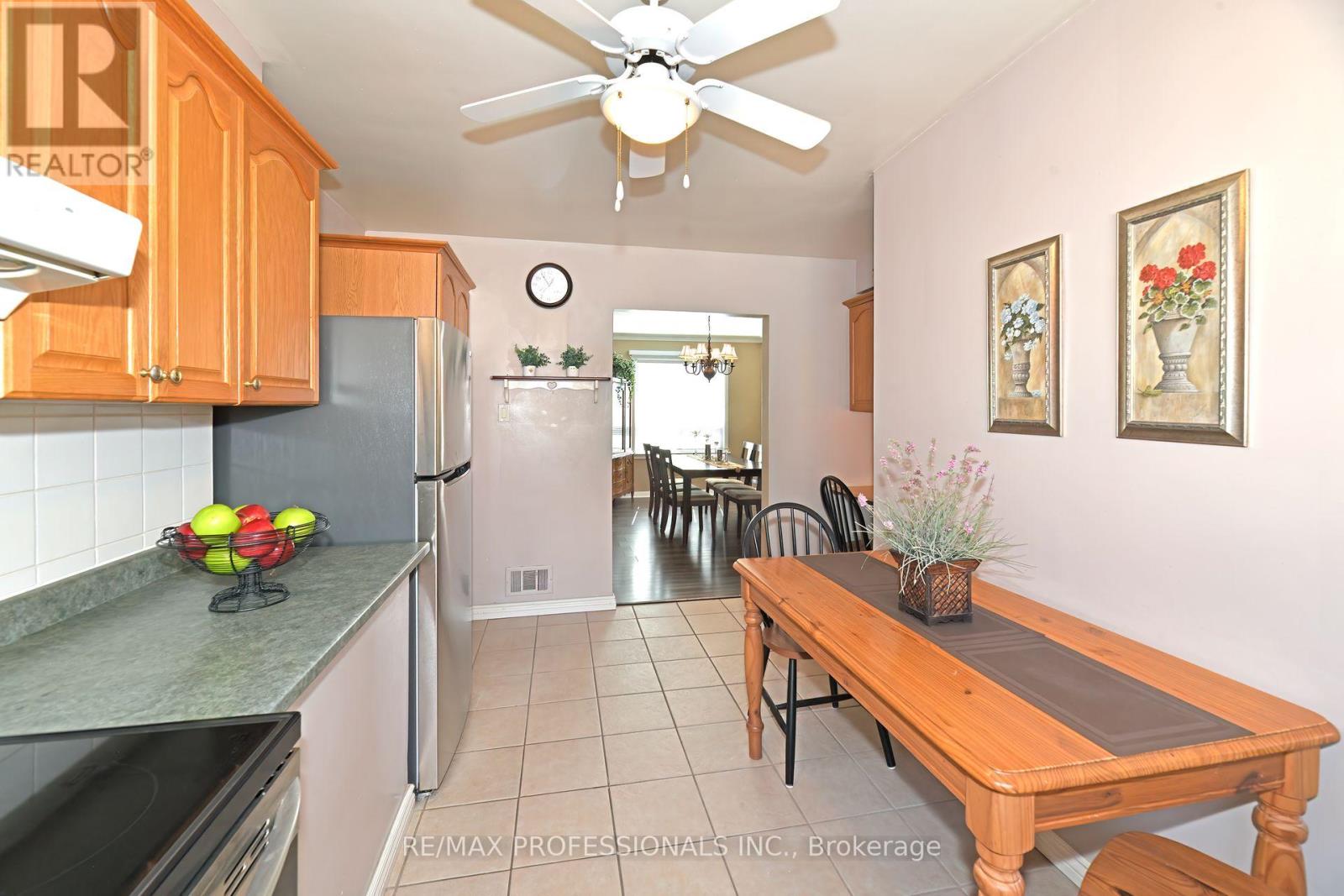 39 Montvale Drive, Toronto (Cliffcrest), Ontario  M1M 3E5 - Photo 12 - E12446264