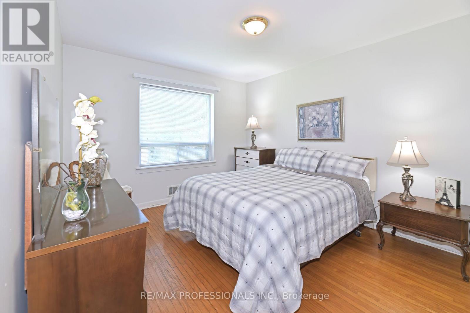 39 Montvale Drive, Toronto (Cliffcrest), Ontario  M1M 3E5 - Photo 14 - E12446264