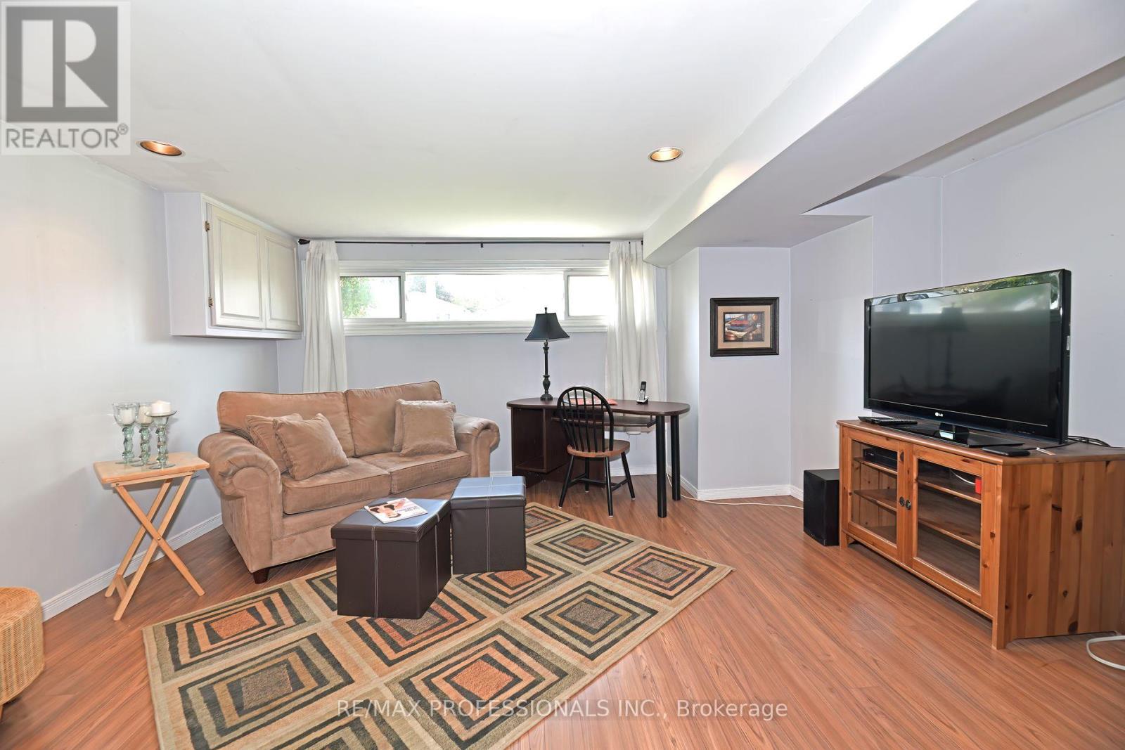 39 Montvale Drive, Toronto (Cliffcrest), Ontario  M1M 3E5 - Photo 18 - E12446264