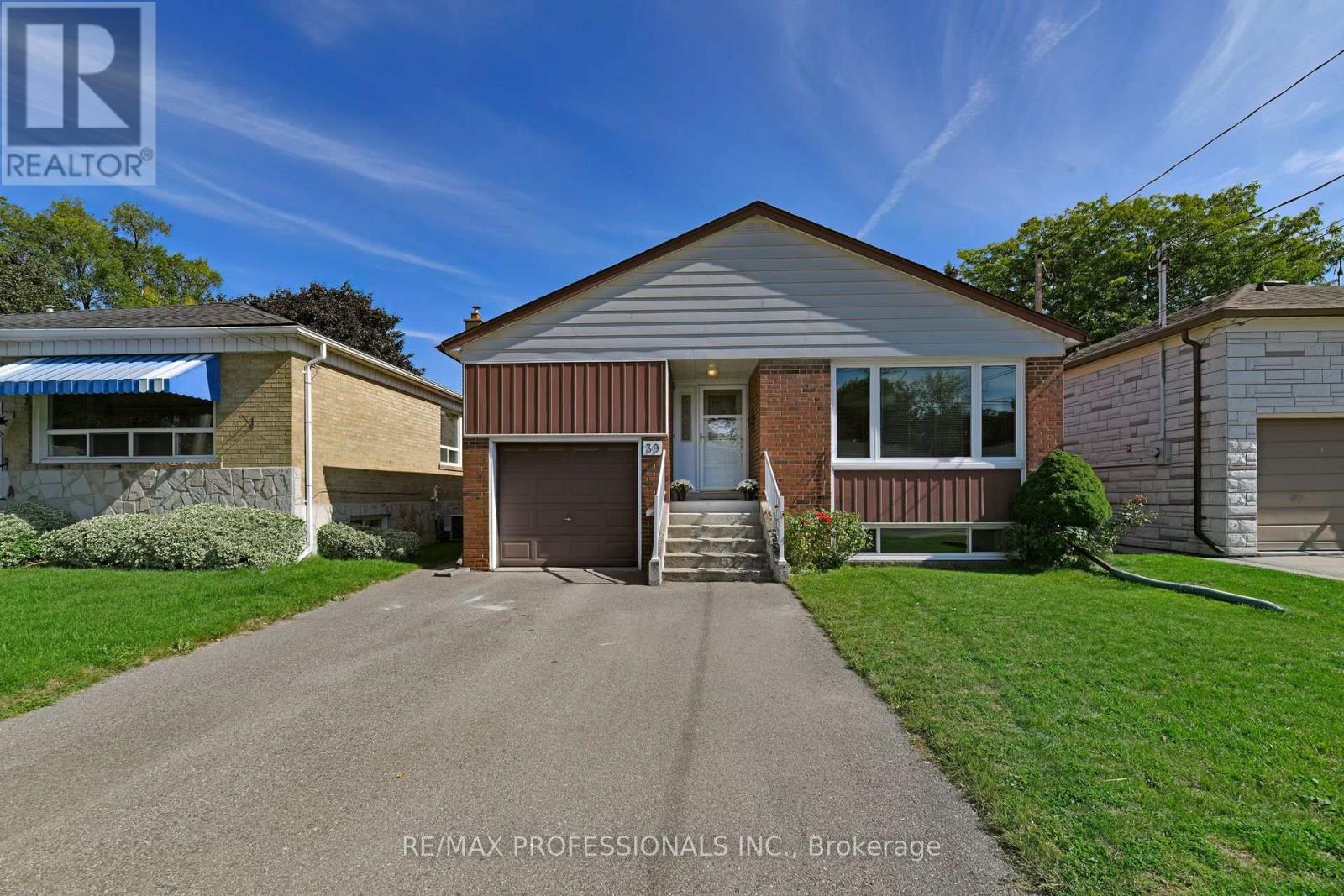 39 Montvale Drive, Toronto (Cliffcrest), Ontario  M1M 3E5 - Photo 2 - E12446264