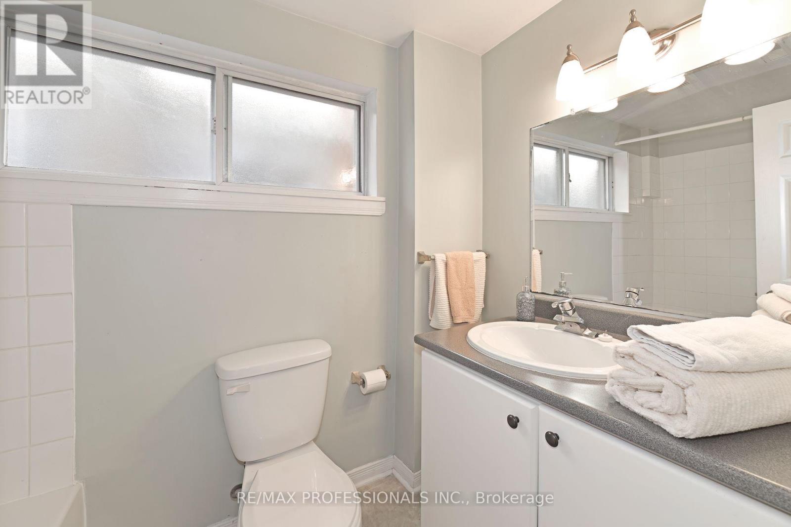 39 Montvale Drive, Toronto (Cliffcrest), Ontario  M1M 3E5 - Photo 24 - E12446264