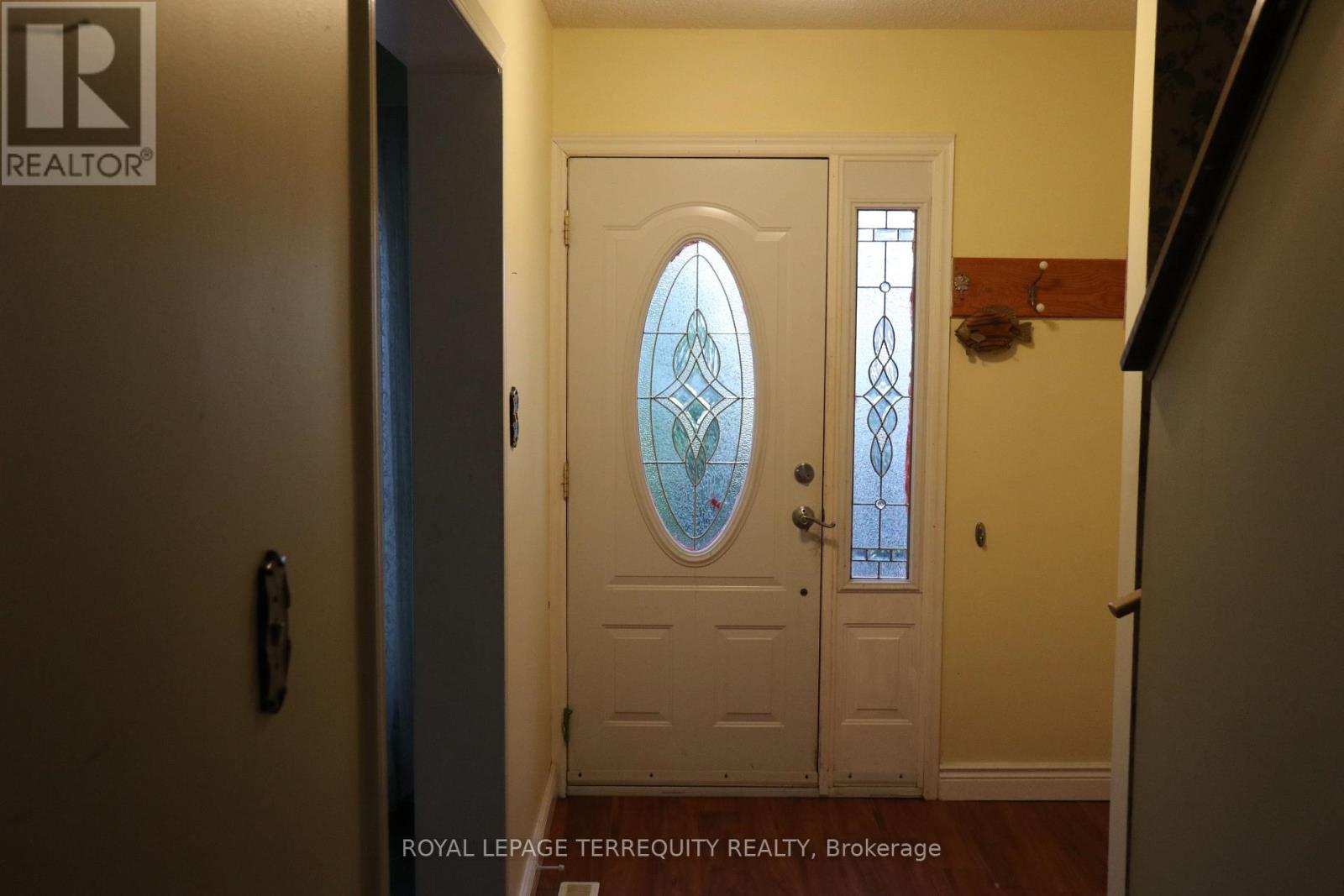 34 Ivanic Court, Whitby, Ontario  L1N 6E3 - Photo 4 - E12446287