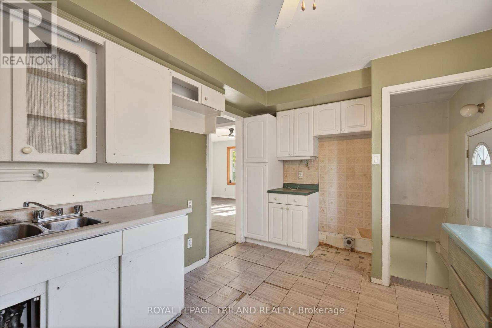 170 Pawnee Road, London East, Ontario  N5V 2S8 - Photo 9 - X12446310