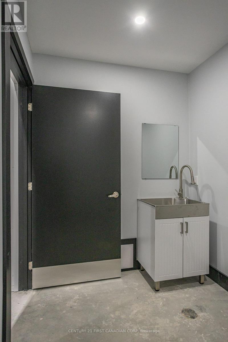 2 - 869 Wright Street, Strathroy-Caradoc, Ontario  N7G 4H7 - Photo 17 - X12446437