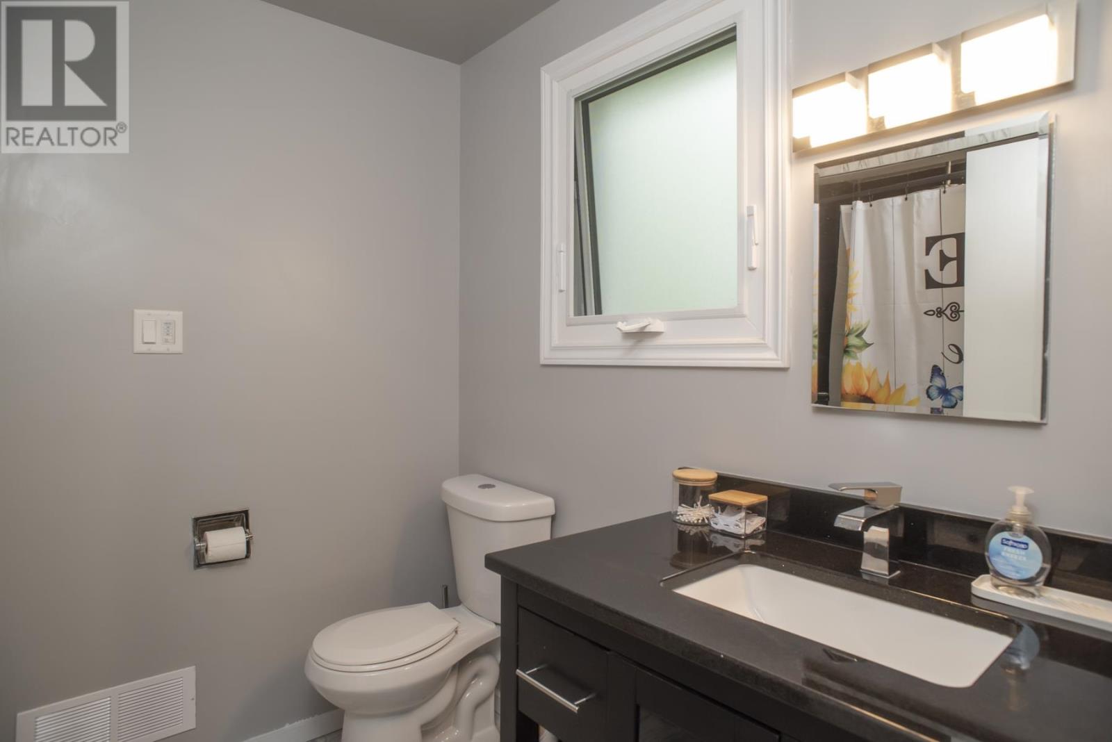 2040 Lakeshore Dr, Thunder Bay, Ontario  P7A 0T5 - Photo 33 - TB252849