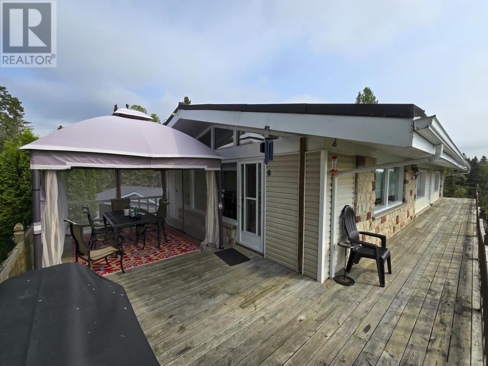 2040 Lakeshore Dr, Thunder Bay, Ontario  P7A 0T5 - Photo 46 - TB252849