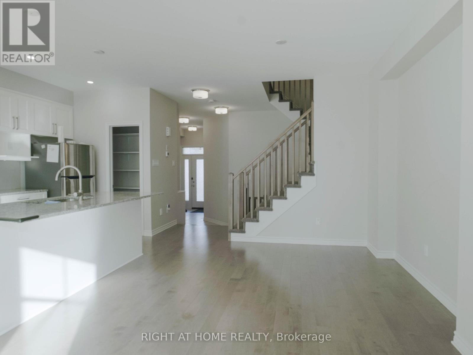 531 Sonmarg Crescent, Ottawa, Ontario  K2J 7A5 - Photo 12 - X12446370