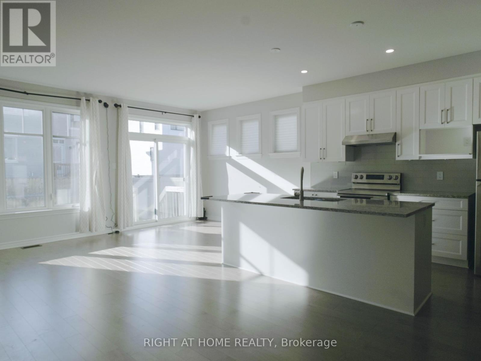 531 Sonmarg Crescent, Ottawa, Ontario  K2J 7A5 - Photo 13 - X12446370