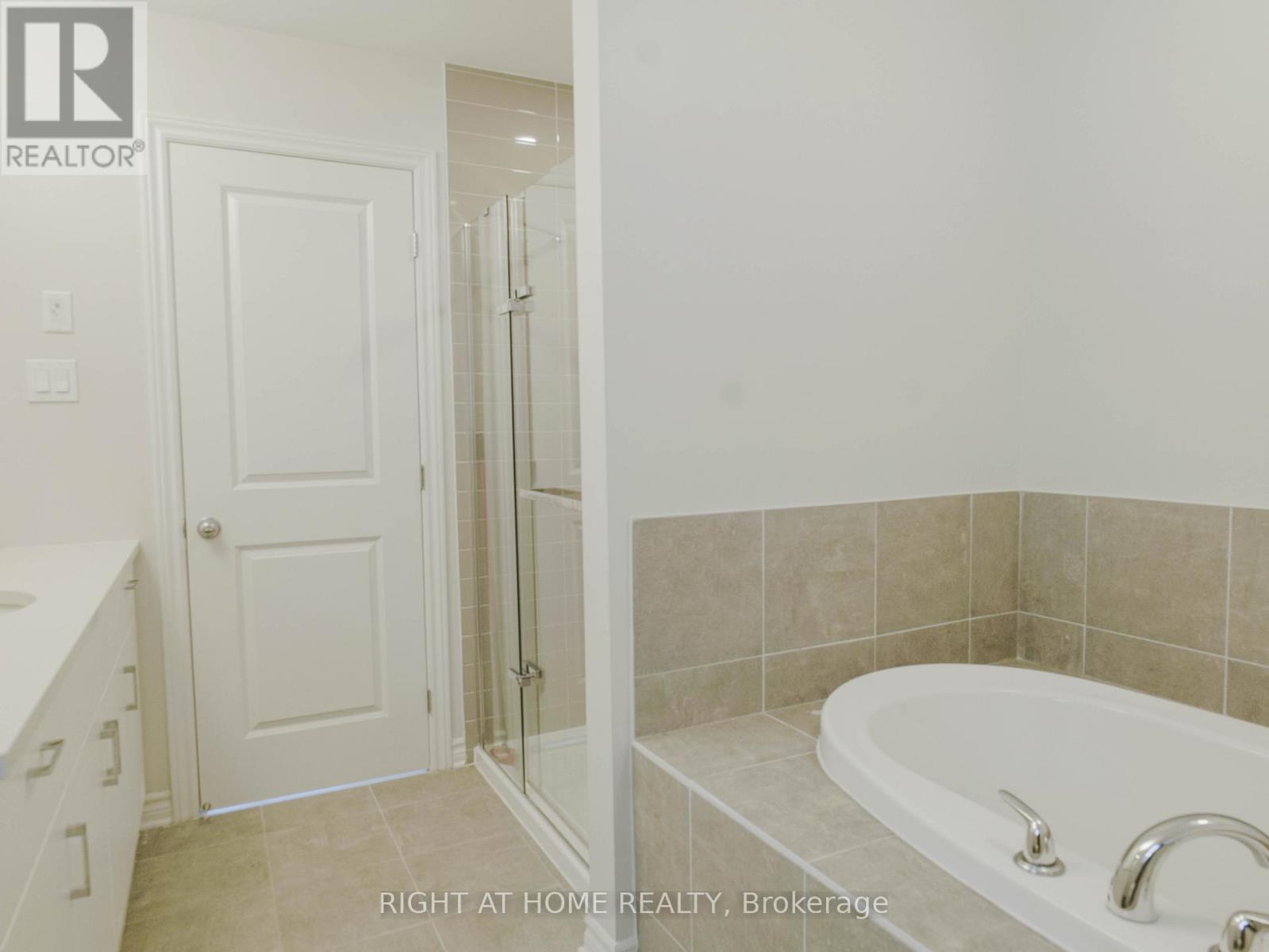 531 Sonmarg Crescent, Ottawa, Ontario  K2J 7A5 - Photo 19 - X12446370