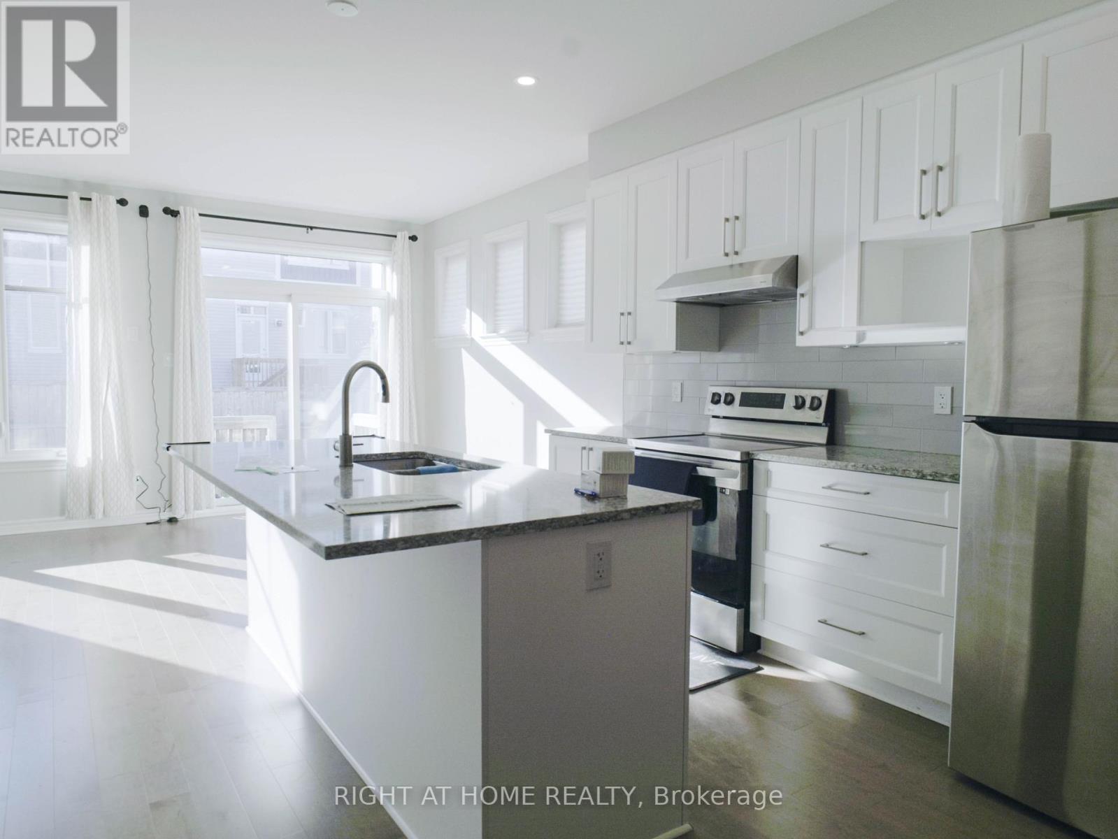 531 Sonmarg Crescent, Ottawa, Ontario  K2J 7A5 - Photo 6 - X12446370
