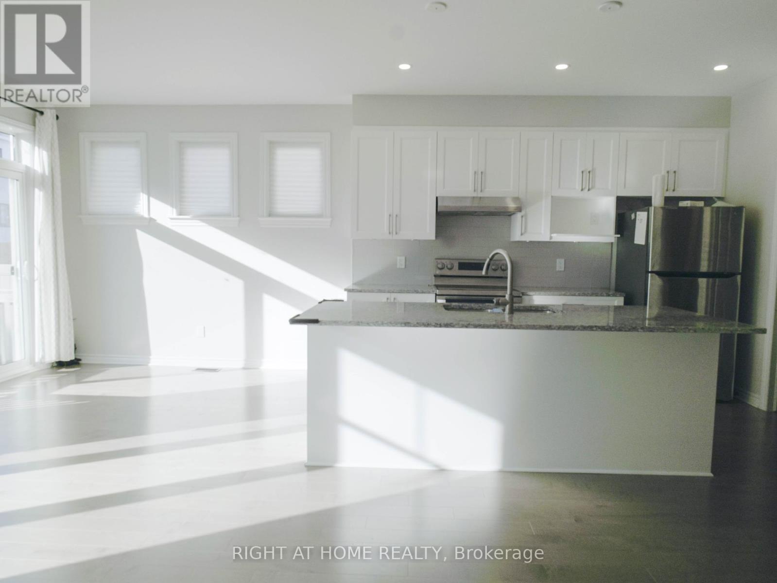 531 Sonmarg Crescent, Ottawa, Ontario  K2J 7A5 - Photo 9 - X12446370