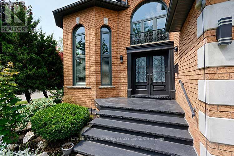 2 Kimber Crescent, Vaughan, Ontario  L4L 9A7 - Photo 5 - N12446245