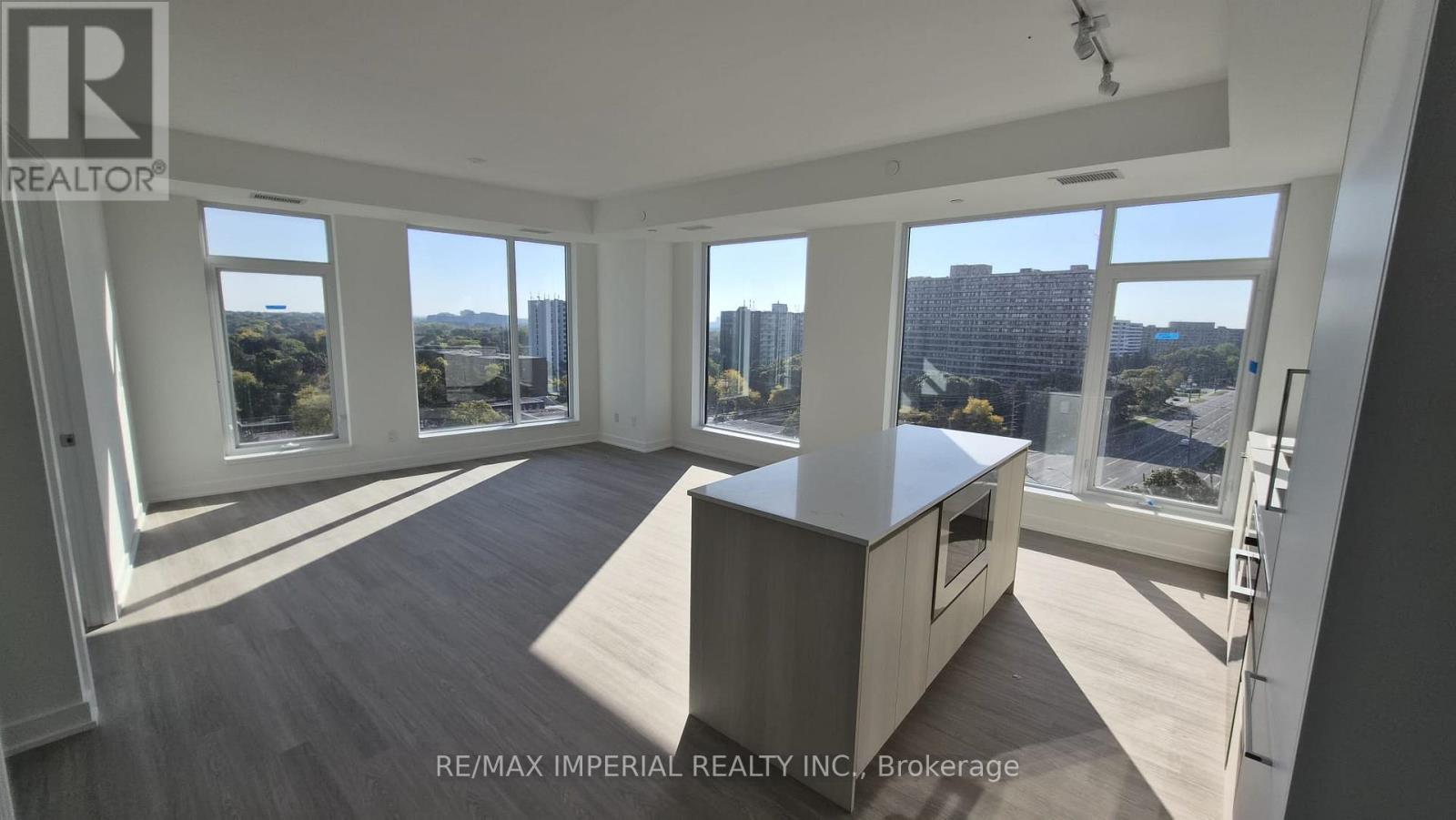 819 - 8188 Yonge Street S, Vaughan, Ontario  L4J 0M2 - Photo 1 - N12446268
