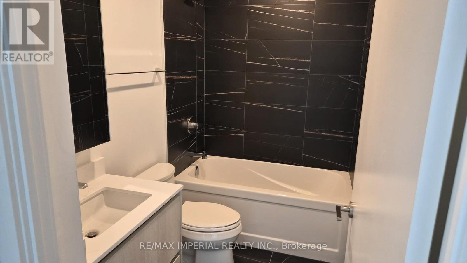 819 - 8188 Yonge Street S, Vaughan, Ontario  L4J 0M2 - Photo 12 - N12446268