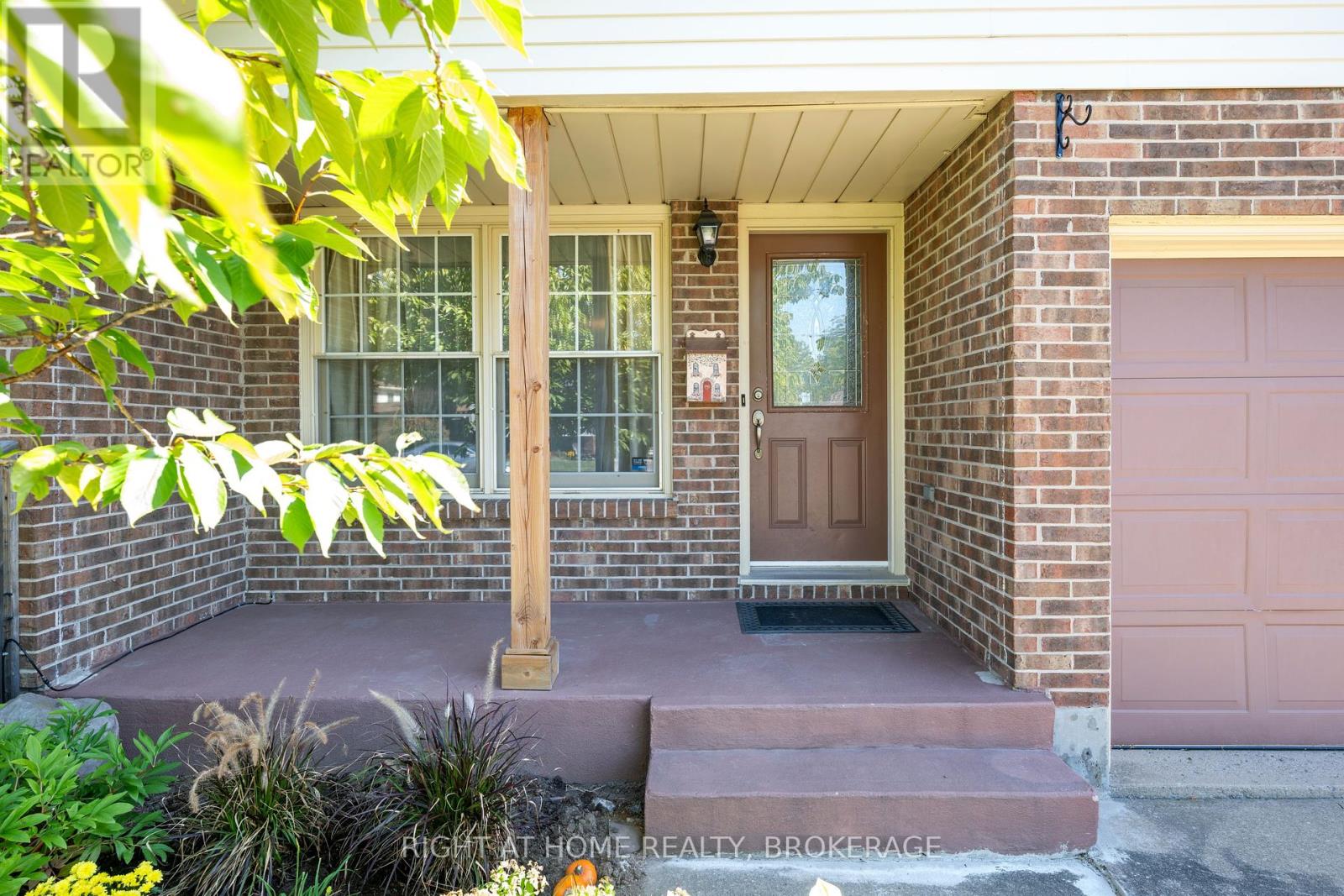 67 Dundonald Street, St. Catharines, Ontario  L2P 3T4 - Photo 2 - X12446295