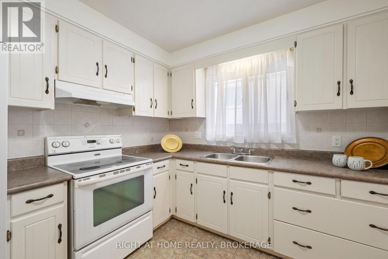 67 Dundonald Street, St. Catharines, Ontario  L2P 3T4 - Photo 20 - X12446295