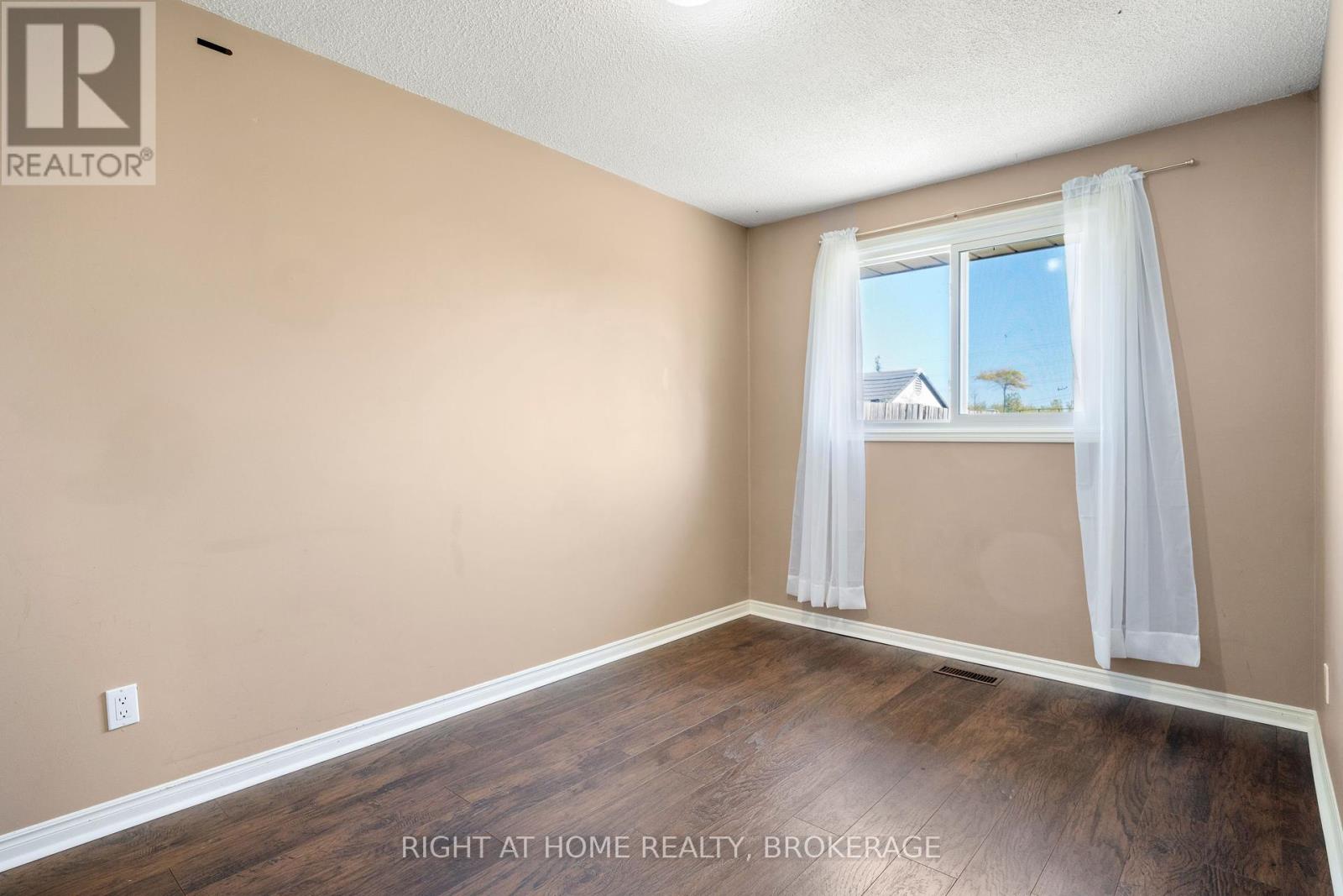 67 Dundonald Street, St. Catharines, Ontario  L2P 3T4 - Photo 24 - X12446295