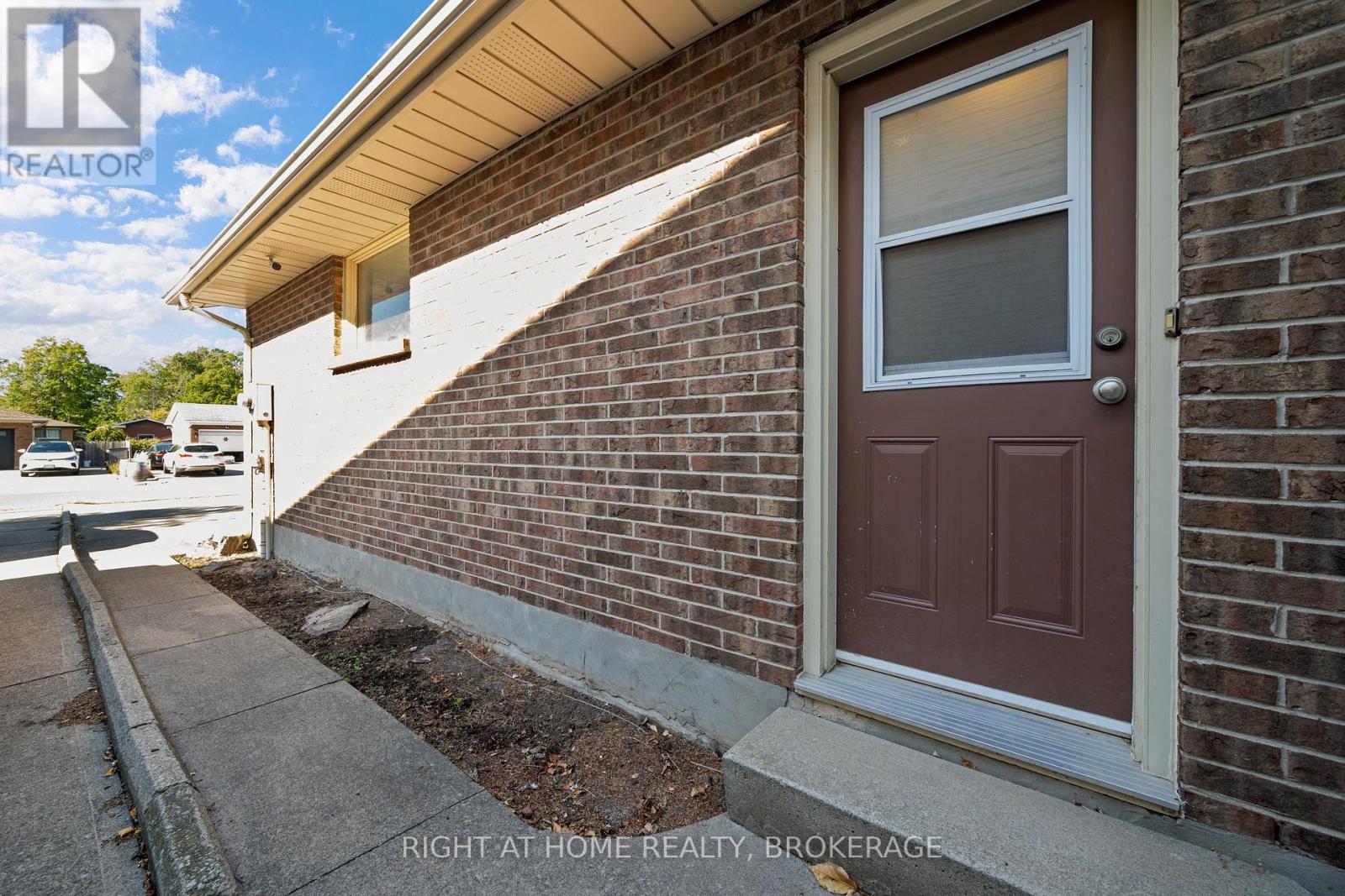 67 Dundonald Street, St. Catharines, Ontario  L2P 3T4 - Photo 3 - X12446295