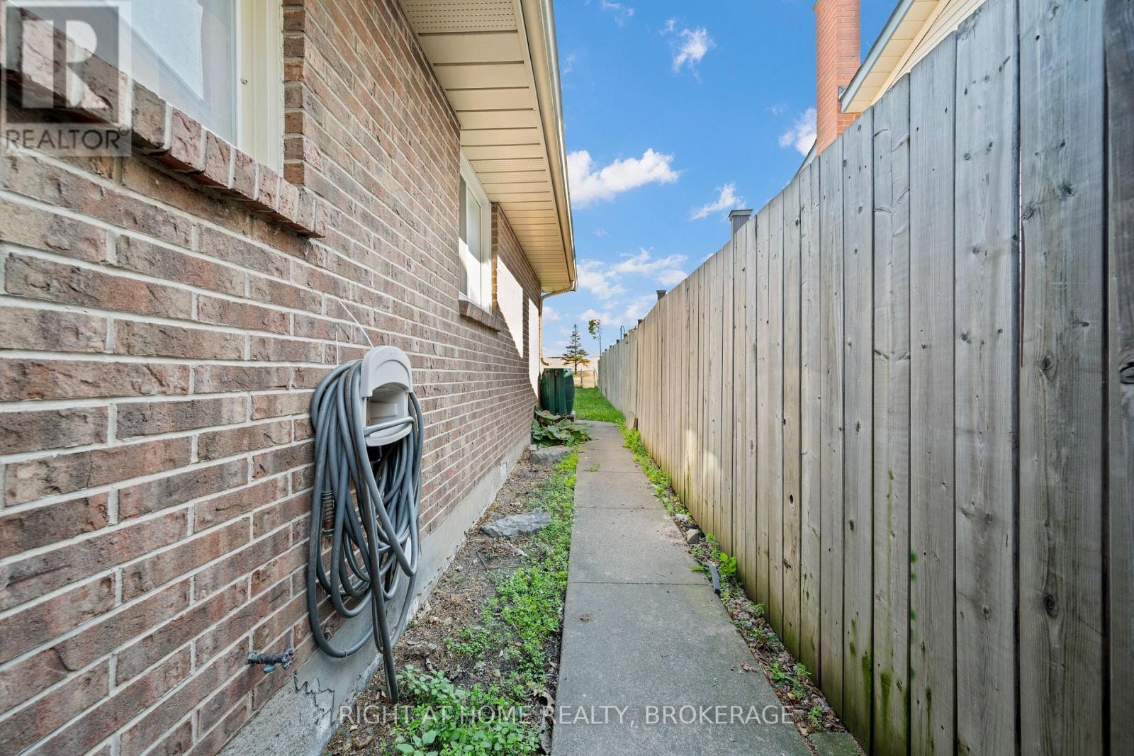 67 Dundonald Street, St. Catharines, Ontario  L2P 3T4 - Photo 4 - X12446295