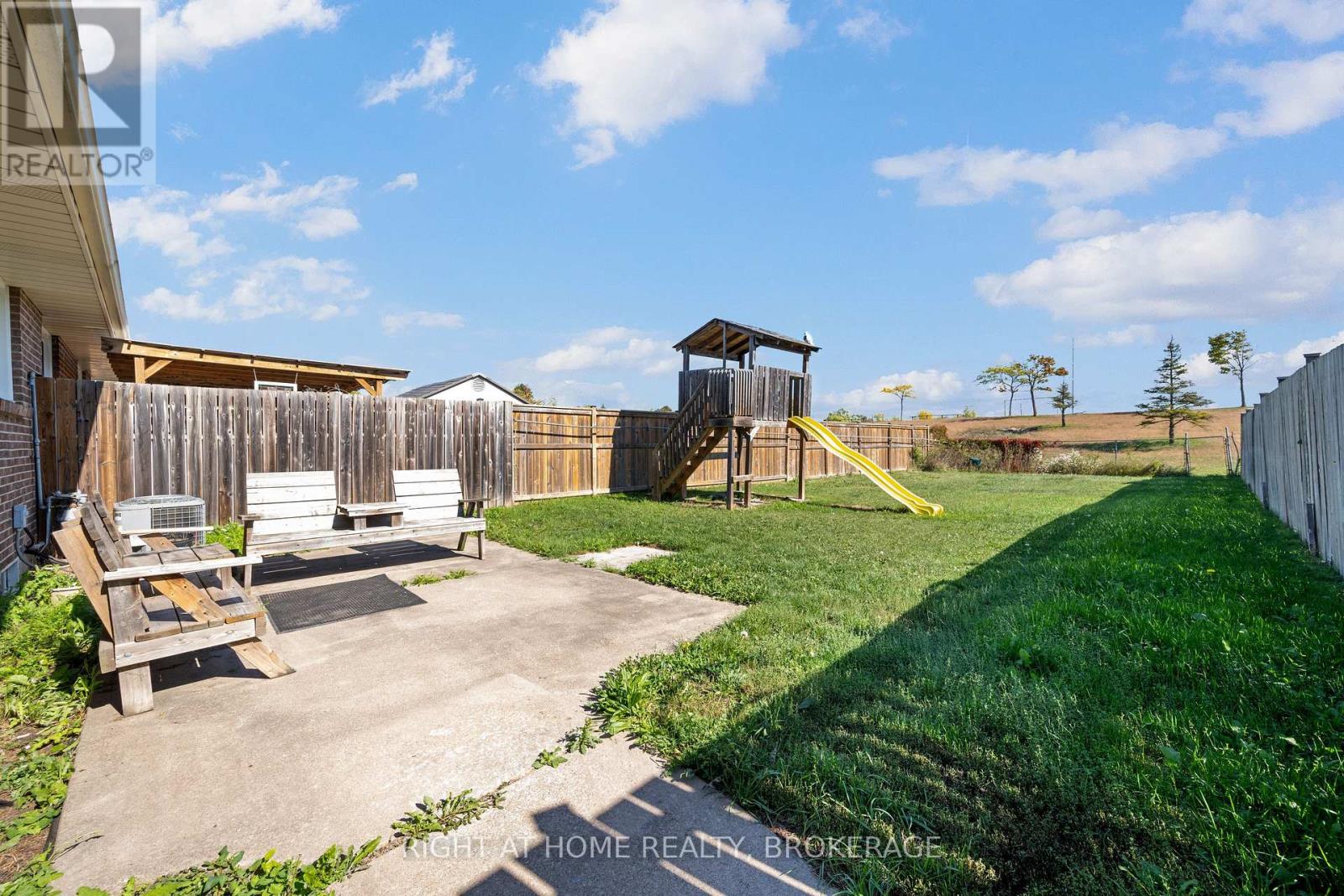 67 Dundonald Street, St. Catharines, Ontario  L2P 3T4 - Photo 5 - X12446295