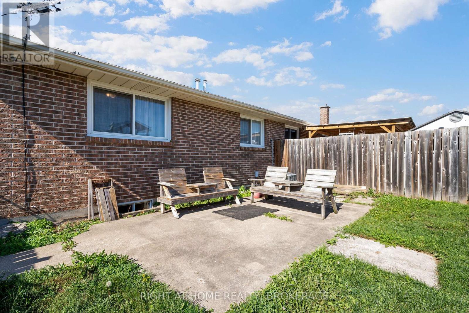 67 Dundonald Street, St. Catharines, Ontario  L2P 3T4 - Photo 6 - X12446295