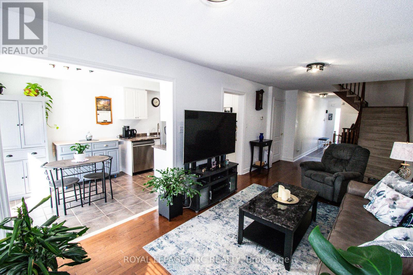 29 Colonel Lyall Street, St. Catharines, Ontario  L2P 0B3 - Photo 12 - X12446332