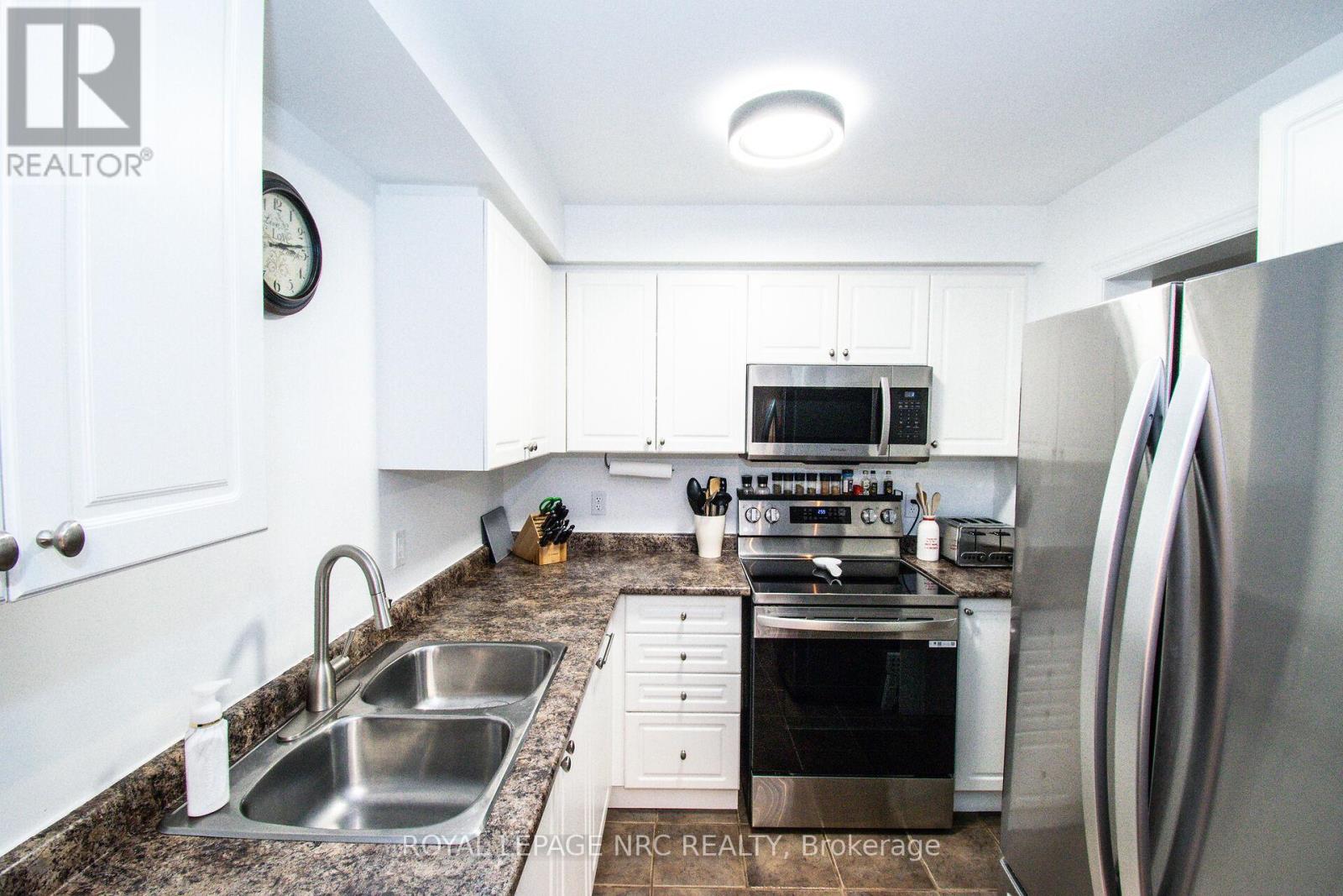 29 Colonel Lyall Street, St. Catharines, Ontario  L2P 0B3 - Photo 16 - X12446332