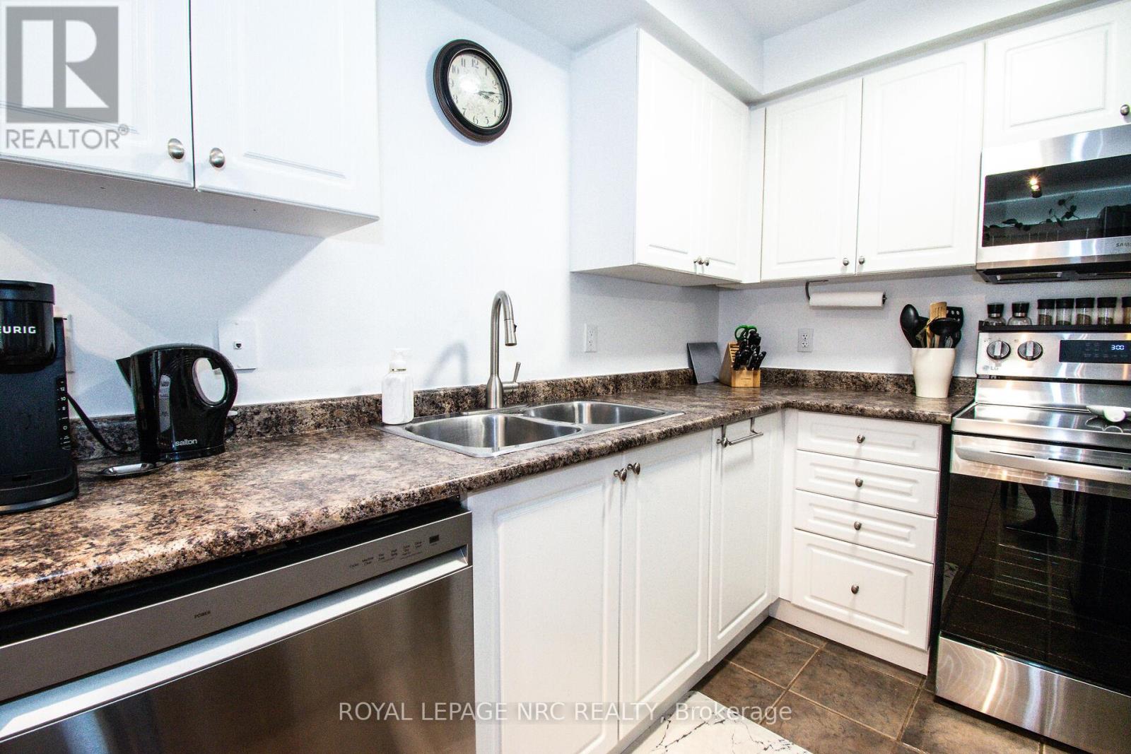 29 Colonel Lyall Street, St. Catharines, Ontario  L2P 0B3 - Photo 17 - X12446332