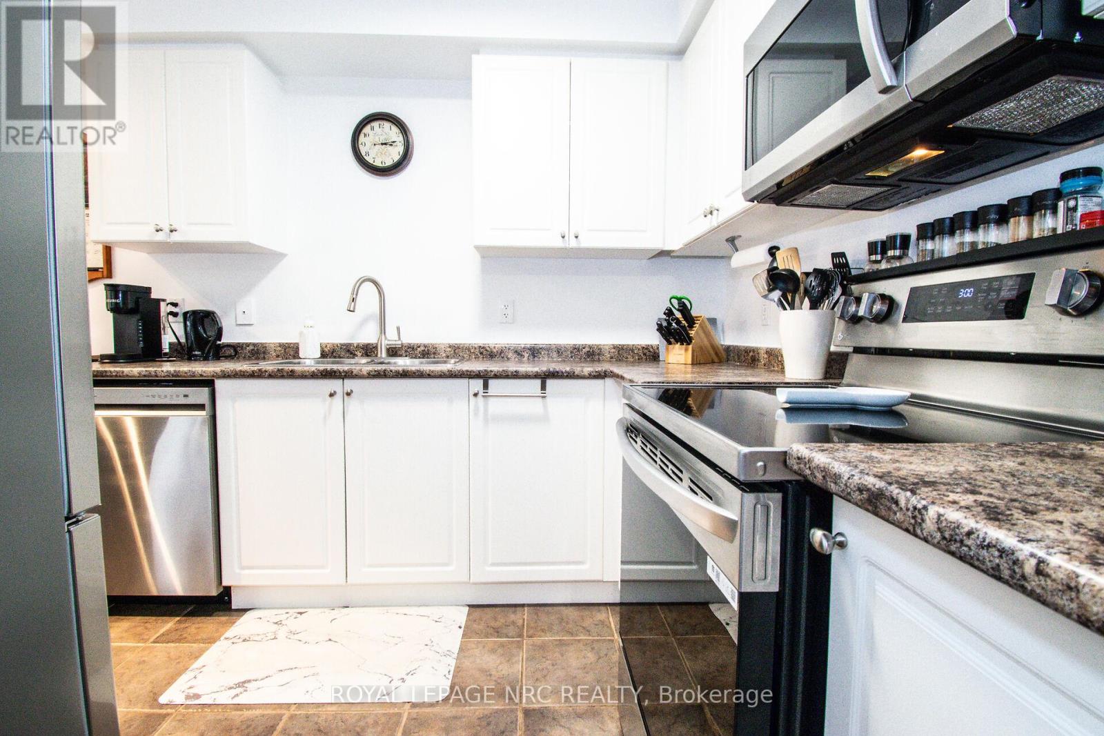 29 Colonel Lyall Street, St. Catharines, Ontario  L2P 0B3 - Photo 18 - X12446332