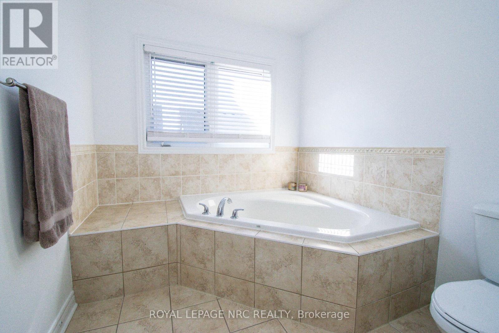 29 Colonel Lyall Street, St. Catharines, Ontario  L2P 0B3 - Photo 32 - X12446332