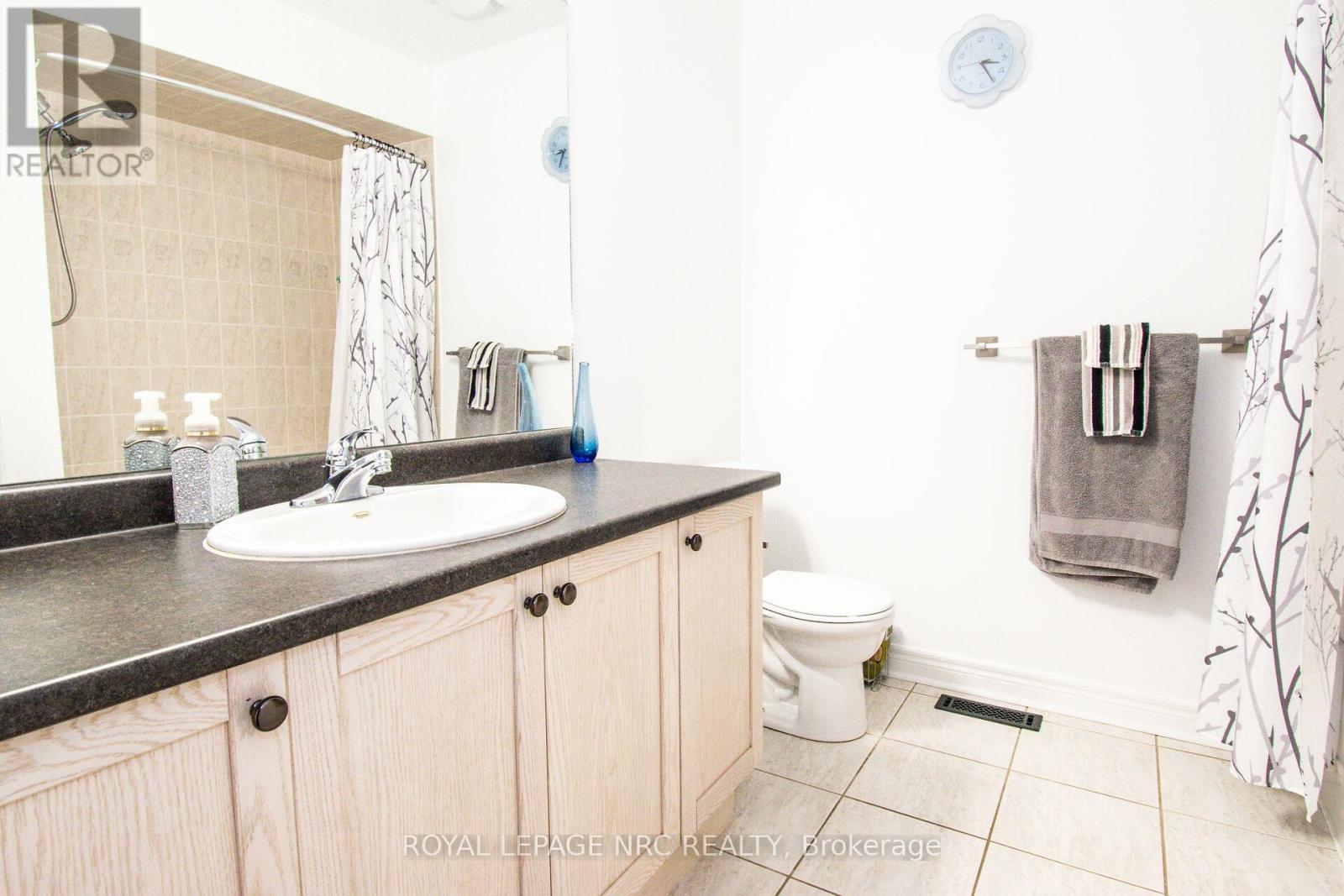 29 Colonel Lyall Street, St. Catharines, Ontario  L2P 0B3 - Photo 35 - X12446332