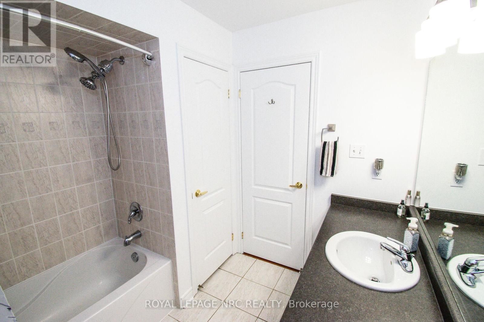 29 Colonel Lyall Street, St. Catharines, Ontario  L2P 0B3 - Photo 36 - X12446332