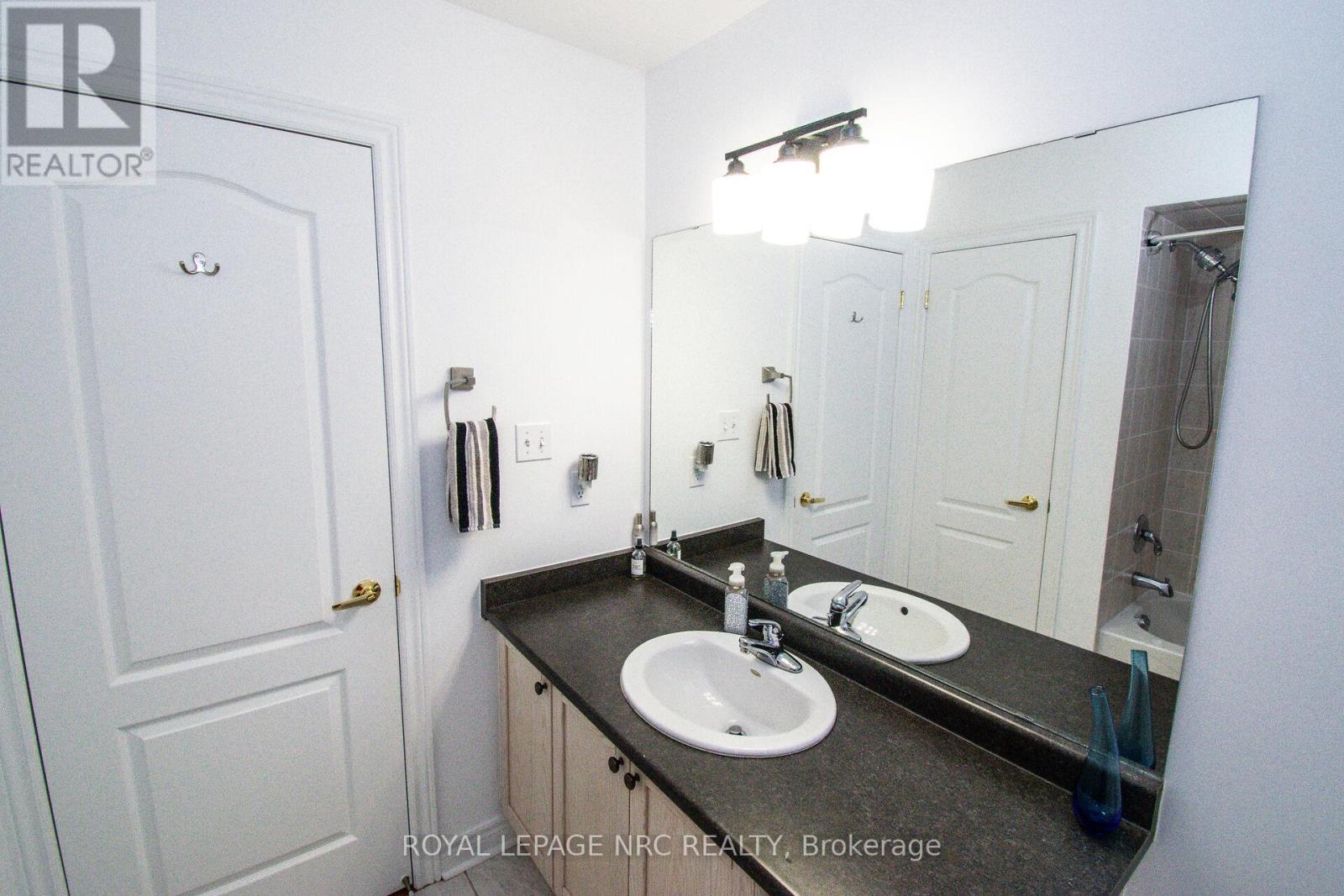 29 Colonel Lyall Street, St. Catharines, Ontario  L2P 0B3 - Photo 37 - X12446332