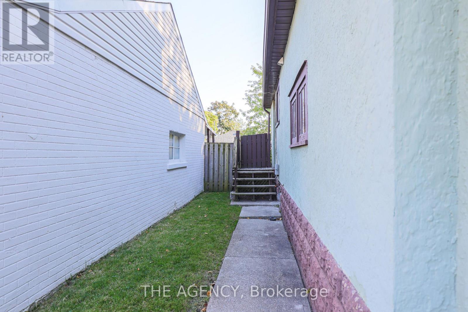 9 Wade Street, Welland, Ontario  L3C 5H3 - Photo 10 - X12446406