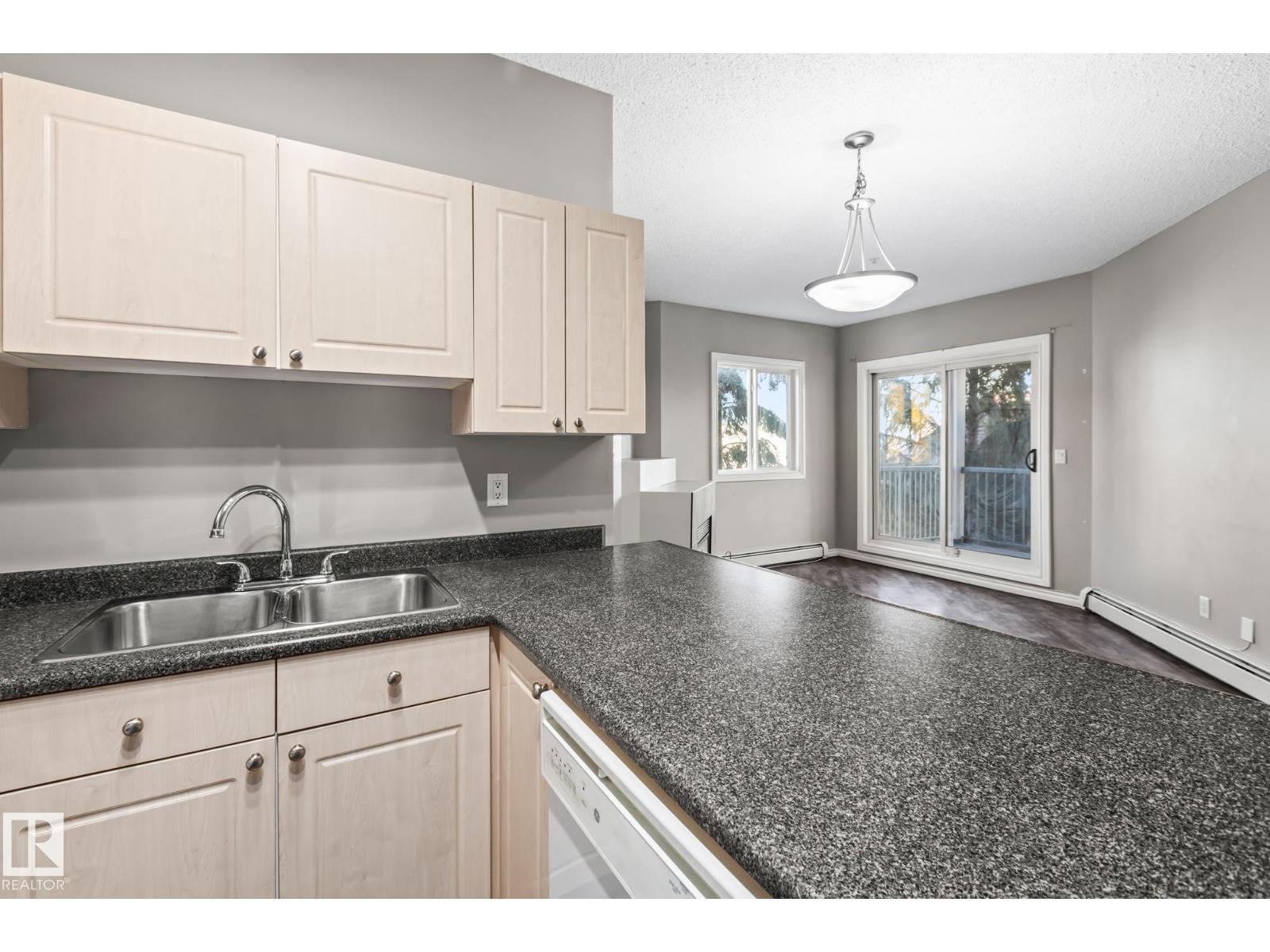 #303 10118 95 St Nw, Edmonton, Alberta  T5H 4R6 - Photo 4 - E4460976