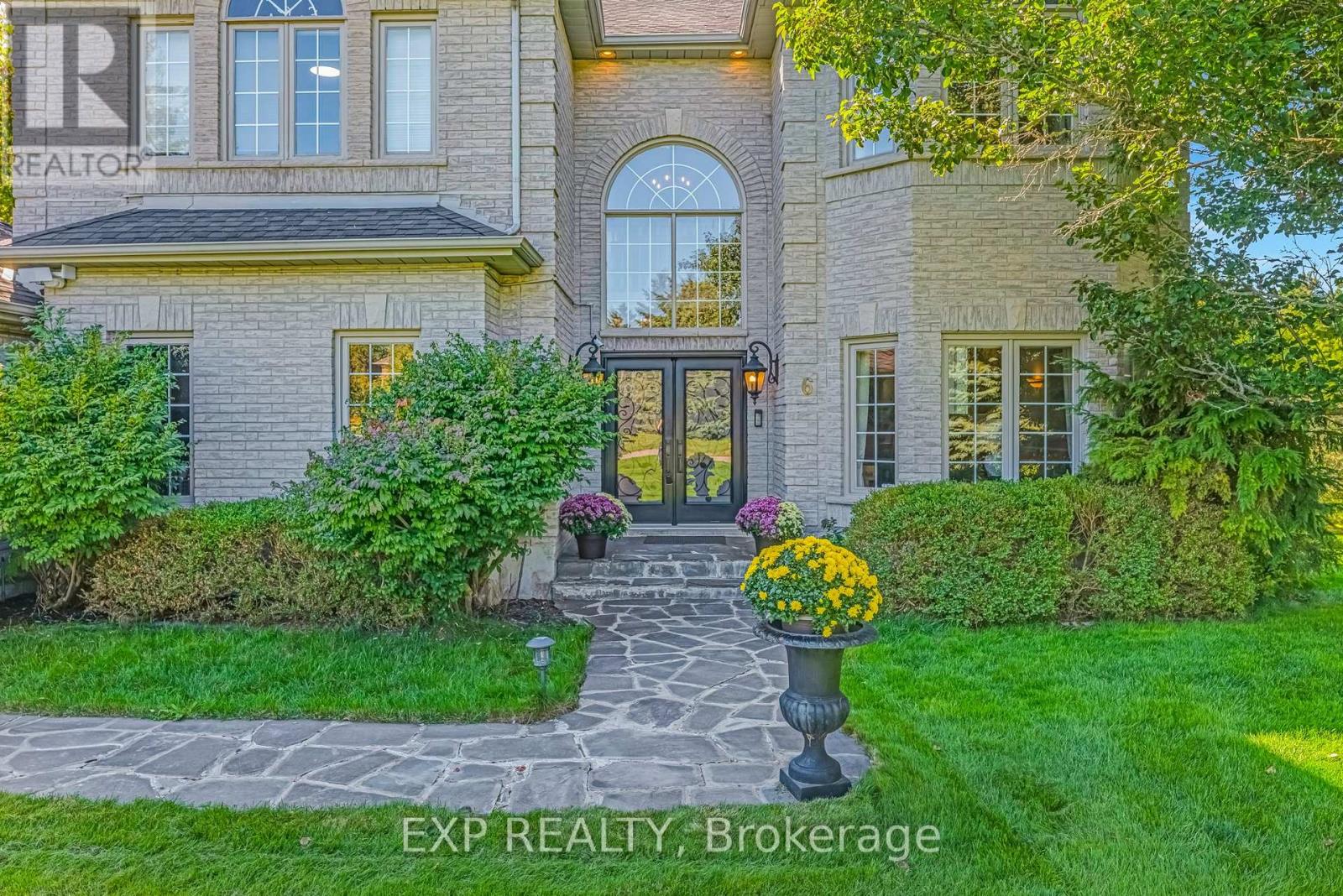 6 Golfway Court, Caledon, Ontario  L7E 0B3 - Photo 5 - W12446282
