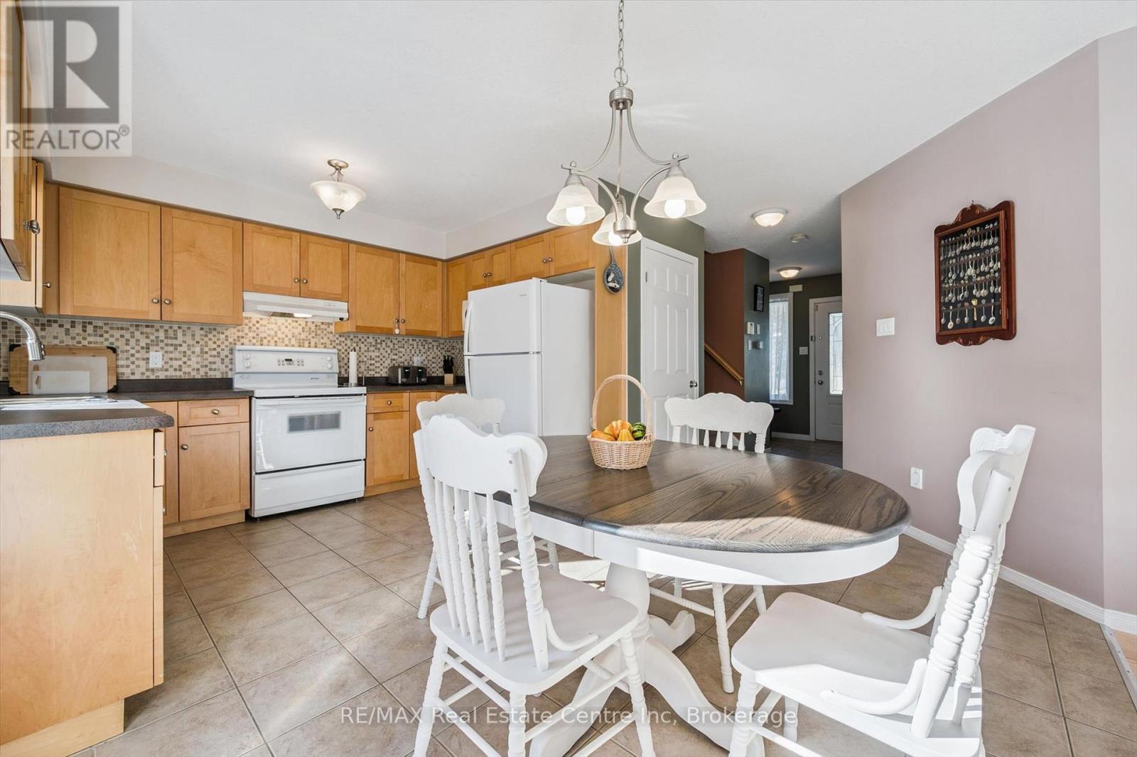 80 Clairfields Drive W, Guelph, Ontario  N1G 5H8 - Photo 12 - X12446400
