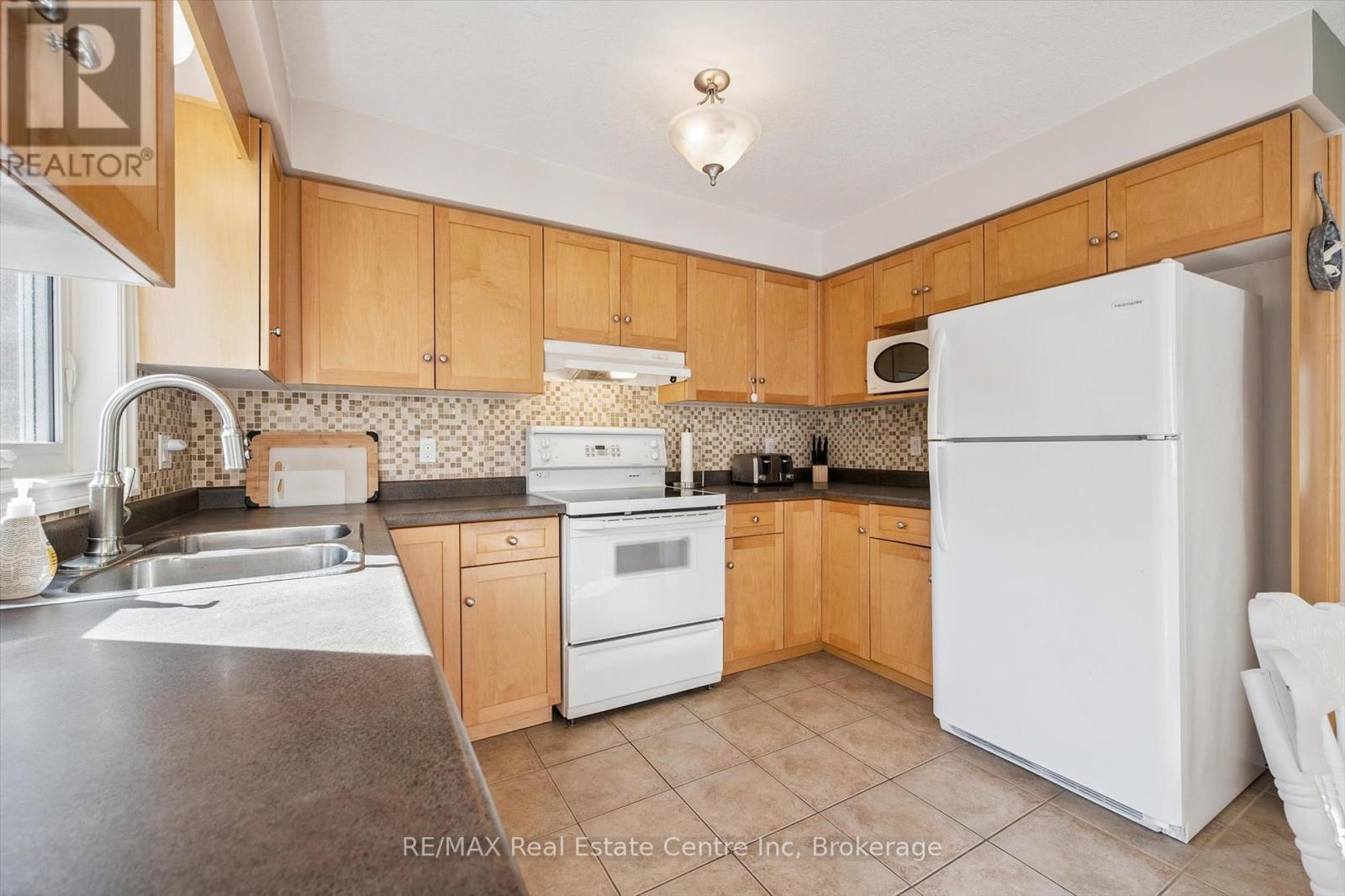 80 Clairfields Drive W, Guelph, Ontario  N1G 5H8 - Photo 14 - X12446400