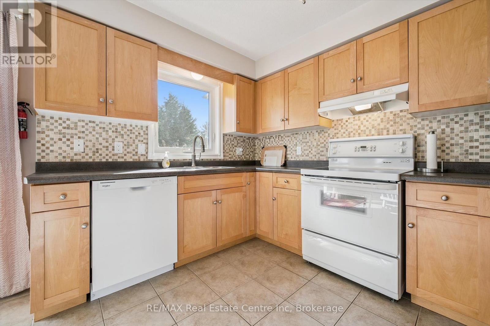 80 Clairfields Drive W, Guelph, Ontario  N1G 5H8 - Photo 15 - X12446400