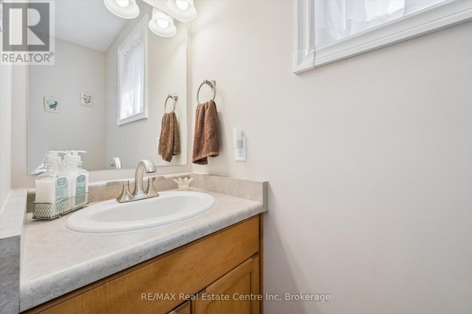80 Clairfields Drive W, Guelph, Ontario  N1G 5H8 - Photo 19 - X12446400